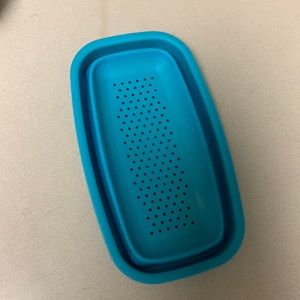 Compact foldable easy to store Caribbean blue strainer